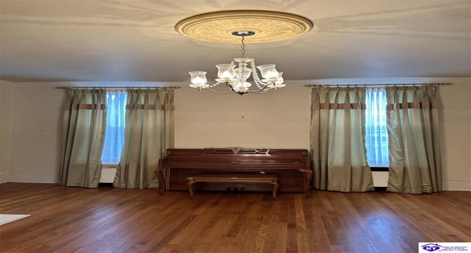 Main Street, Campbellsville, Kentucky 42718, ,3 BathroomsBathrooms,For Sale,Main Street,HK24004433