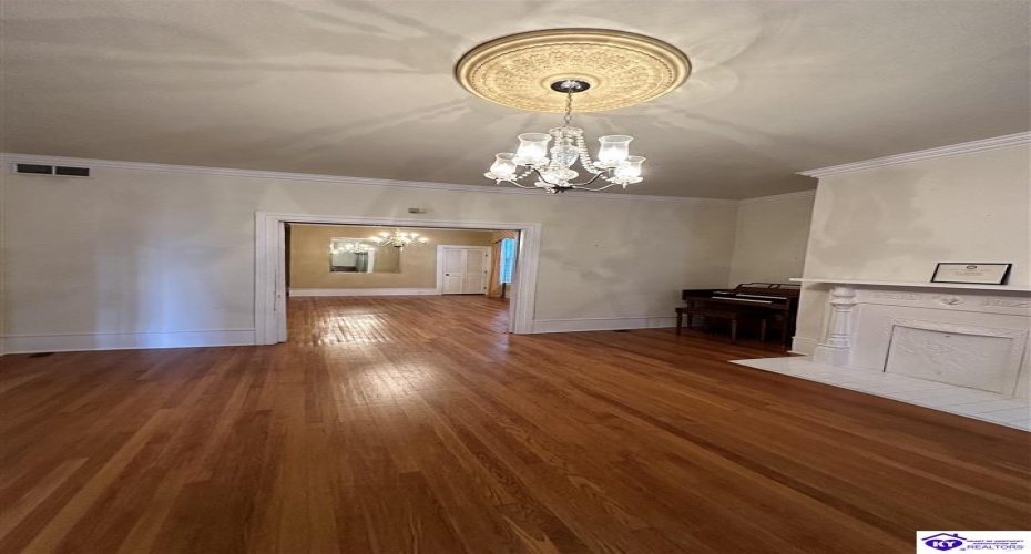 Main Street, Campbellsville, Kentucky 42718, ,3 BathroomsBathrooms,For Sale,Main Street,HK24004433