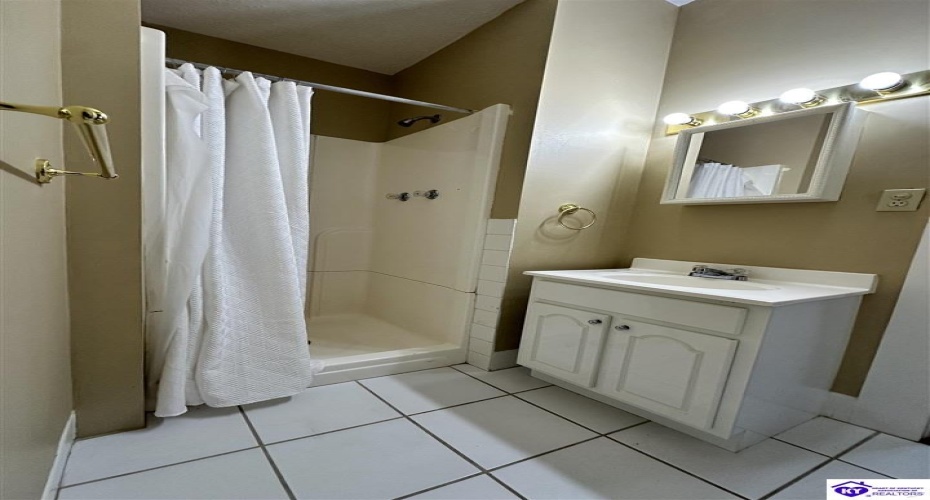 Main Street, Campbellsville, Kentucky 42718, ,3 BathroomsBathrooms,For Sale,Main Street,HK24004433