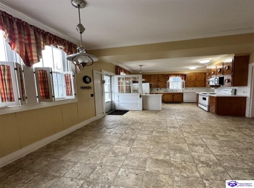 Main Street, Campbellsville, Kentucky 42718, ,3 BathroomsBathrooms,For Sale,Main Street,HK24004433