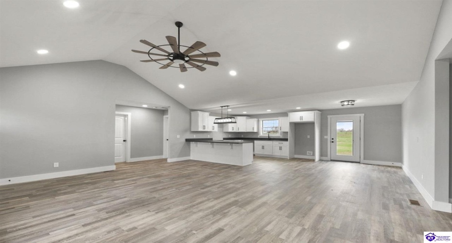 Smiths Grove Scottsville Road, Oakland, Kentucky 42159, ,2 BathroomsBathrooms,For Sale,Smiths Grove Scottsville Road,HK24004436