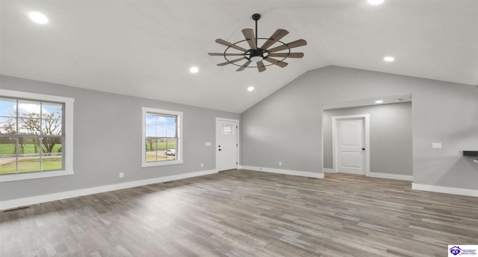 Smiths Grove Scottsville Road, Oakland, Kentucky 42159, ,2 BathroomsBathrooms,For Sale,Smiths Grove Scottsville Road,HK24004436