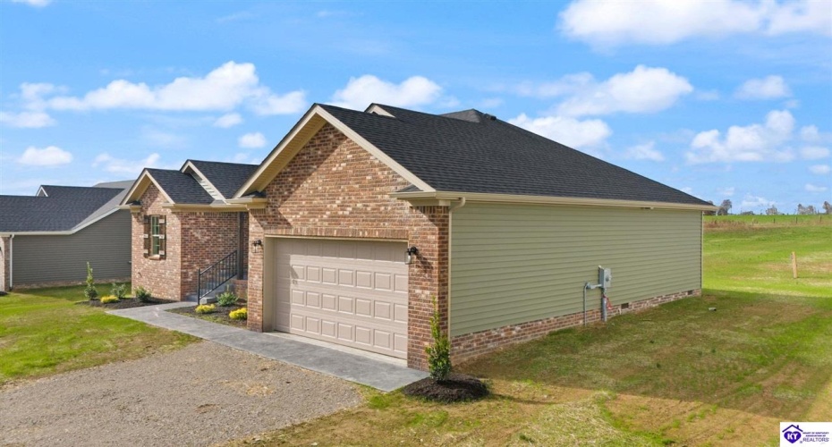 Smiths Grove Scottsville Road, Oakland, Kentucky 42159, ,2 BathroomsBathrooms,For Sale,Smiths Grove Scottsville Road,HK24004436