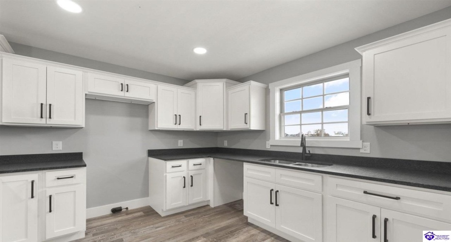 Smiths Grove Scottsville Road, Oakland, Kentucky 42159, ,2 BathroomsBathrooms,For Sale,Smiths Grove Scottsville Road,HK24004436