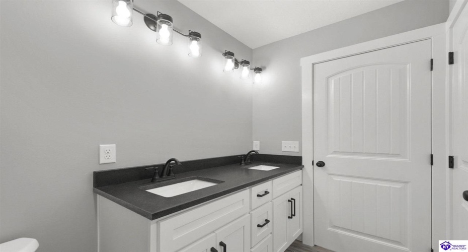Smiths Grove Scottsville Road, Oakland, Kentucky 42159, ,2 BathroomsBathrooms,For Sale,Smiths Grove Scottsville Road,HK24004436