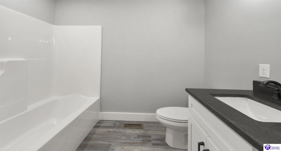 Smiths Grove Scottsville Road, Oakland, Kentucky 42159, ,2 BathroomsBathrooms,For Sale,Smiths Grove Scottsville Road,HK24004436