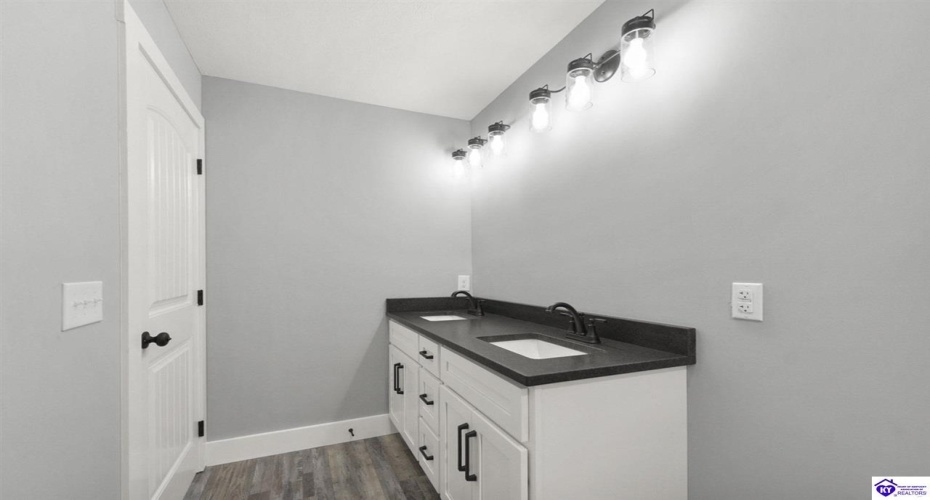 Smiths Grove Scottsville Road, Oakland, Kentucky 42159, ,2 BathroomsBathrooms,For Sale,Smiths Grove Scottsville Road,HK24004436