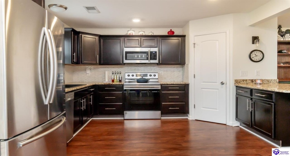 Blanket Court, Elizabethtown, Kentucky 42701, ,2 BathroomsBathrooms,For Sale,Blanket Court,HK24004437