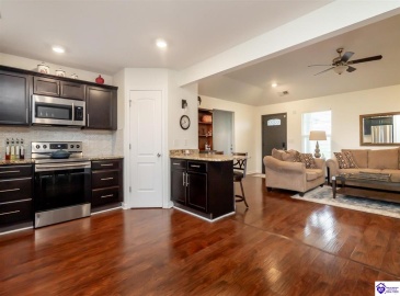 Blanket Court, Elizabethtown, Kentucky 42701, ,2 BathroomsBathrooms,For Sale,Blanket Court,HK24004437