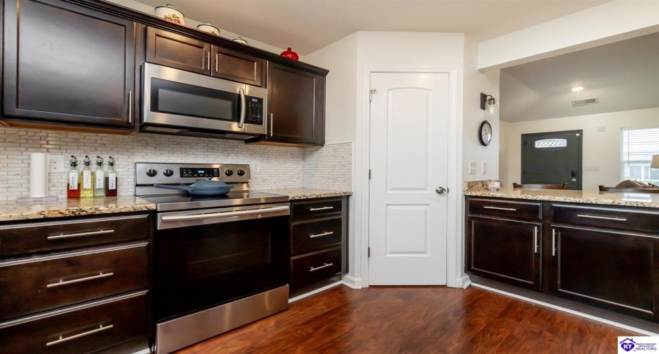 Blanket Court, Elizabethtown, Kentucky 42701, ,2 BathroomsBathrooms,For Sale,Blanket Court,HK24004437