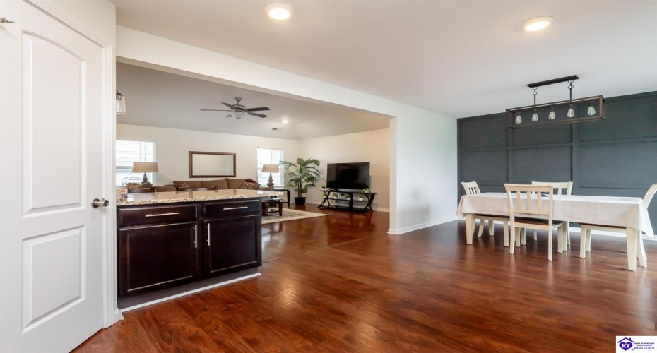 Blanket Court, Elizabethtown, Kentucky 42701, ,2 BathroomsBathrooms,For Sale,Blanket Court,HK24004437