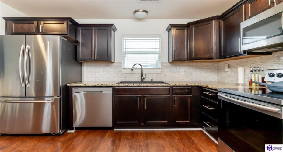 Blanket Court, Elizabethtown, Kentucky 42701, ,2 BathroomsBathrooms,For Sale,Blanket Court,HK24004437