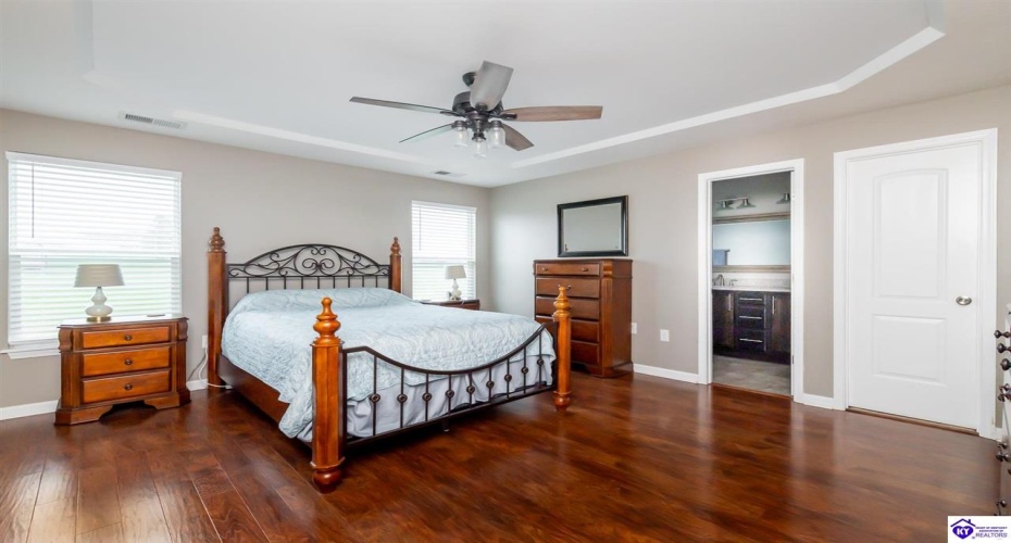 Blanket Court, Elizabethtown, Kentucky 42701, ,2 BathroomsBathrooms,For Sale,Blanket Court,HK24004437