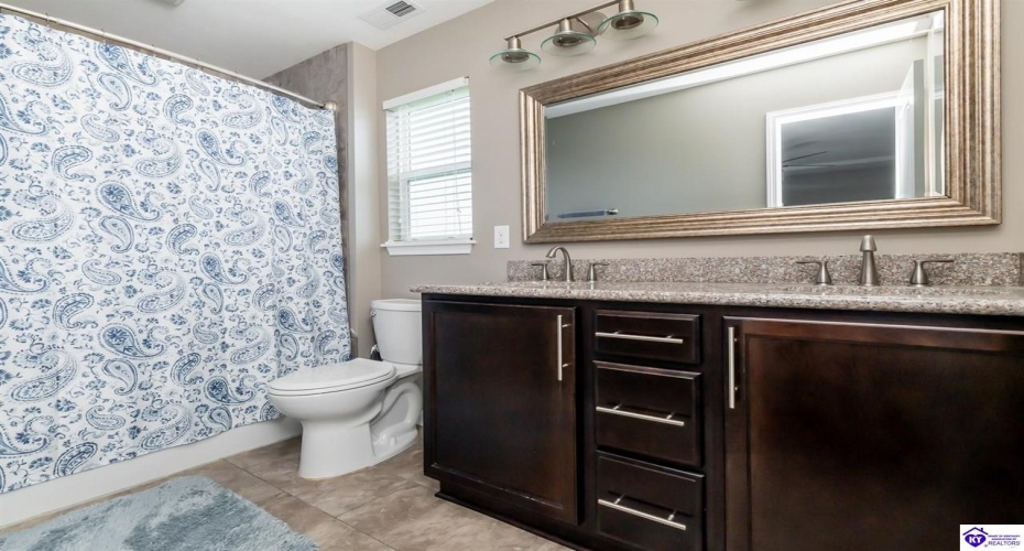 Blanket Court, Elizabethtown, Kentucky 42701, ,2 BathroomsBathrooms,For Sale,Blanket Court,HK24004437