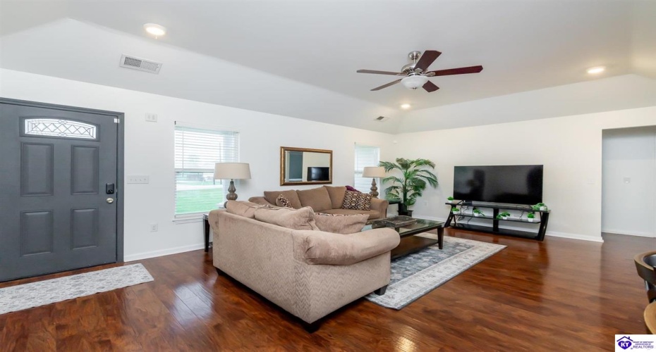 Blanket Court, Elizabethtown, Kentucky 42701, ,2 BathroomsBathrooms,For Sale,Blanket Court,HK24004437