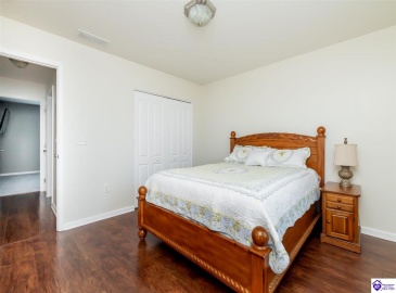 Blanket Court, Elizabethtown, Kentucky 42701, ,2 BathroomsBathrooms,For Sale,Blanket Court,HK24004437