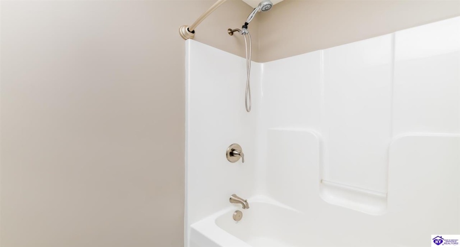 Blanket Court, Elizabethtown, Kentucky 42701, ,2 BathroomsBathrooms,For Sale,Blanket Court,HK24004437