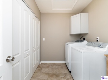 Blanket Court, Elizabethtown, Kentucky 42701, ,2 BathroomsBathrooms,For Sale,Blanket Court,HK24004437