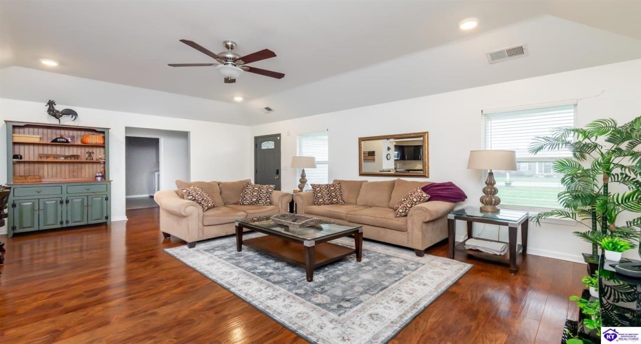 Blanket Court, Elizabethtown, Kentucky 42701, ,2 BathroomsBathrooms,For Sale,Blanket Court,HK24004437