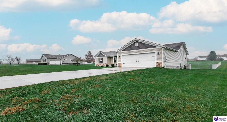 Blanket Court, Elizabethtown, Kentucky 42701, ,2 BathroomsBathrooms,For Sale,Blanket Court,HK24004437