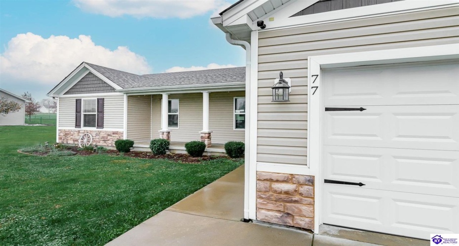 Blanket Court, Elizabethtown, Kentucky 42701, ,2 BathroomsBathrooms,For Sale,Blanket Court,HK24004437