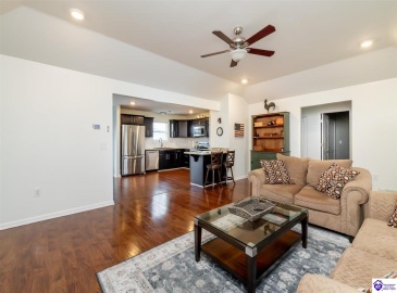 Blanket Court, Elizabethtown, Kentucky 42701, ,2 BathroomsBathrooms,For Sale,Blanket Court,HK24004437