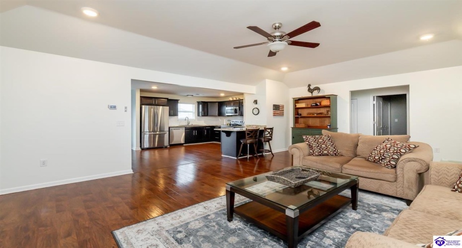 Blanket Court, Elizabethtown, Kentucky 42701, ,2 BathroomsBathrooms,For Sale,Blanket Court,HK24004437