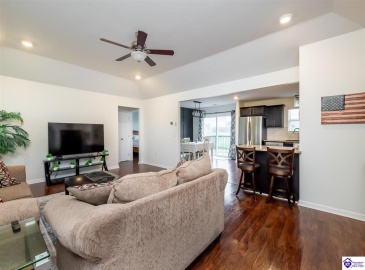 Blanket Court, Elizabethtown, Kentucky 42701, ,2 BathroomsBathrooms,For Sale,Blanket Court,HK24004437