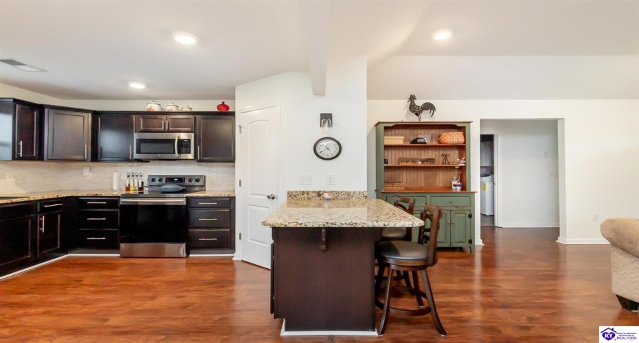 Blanket Court, Elizabethtown, Kentucky 42701, ,2 BathroomsBathrooms,For Sale,Blanket Court,HK24004437