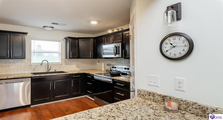 Blanket Court, Elizabethtown, Kentucky 42701, ,2 BathroomsBathrooms,For Sale,Blanket Court,HK24004437