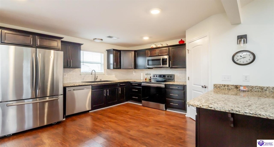 Blanket Court, Elizabethtown, Kentucky 42701, ,2 BathroomsBathrooms,For Sale,Blanket Court,HK24004437