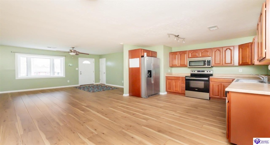 Morninglory Ct, Radcliff, Kentucky 40160, ,2 BathroomsBathrooms,For Sale,Morninglory Ct,HK24004438