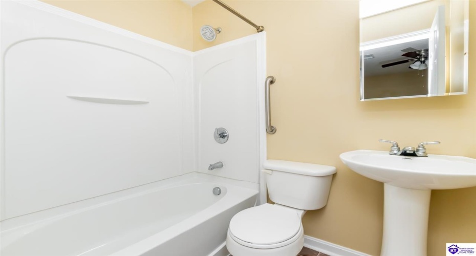 Morninglory Ct, Radcliff, Kentucky 40160, ,2 BathroomsBathrooms,For Sale,Morninglory Ct,HK24004438