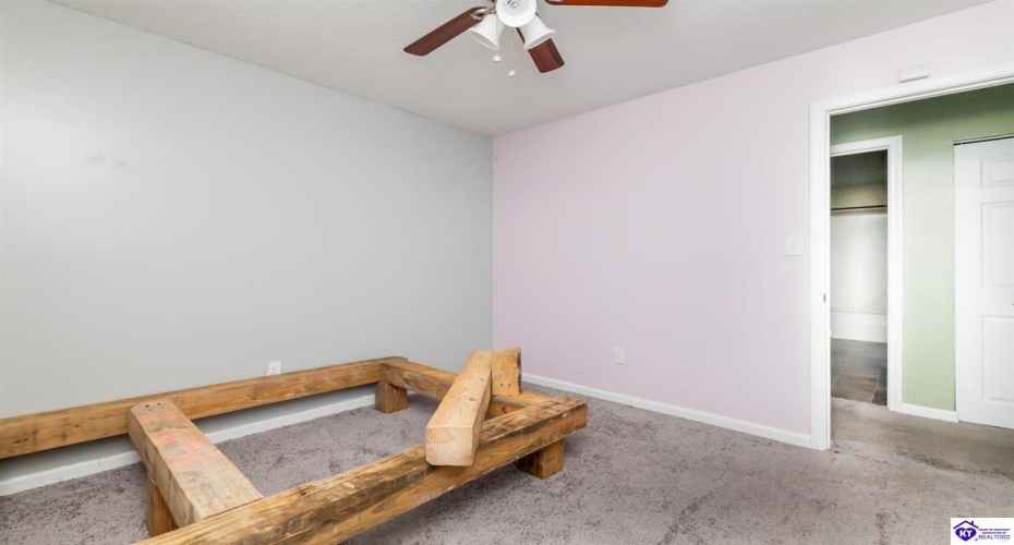 Morninglory Ct, Radcliff, Kentucky 40160, ,2 BathroomsBathrooms,For Sale,Morninglory Ct,HK24004438