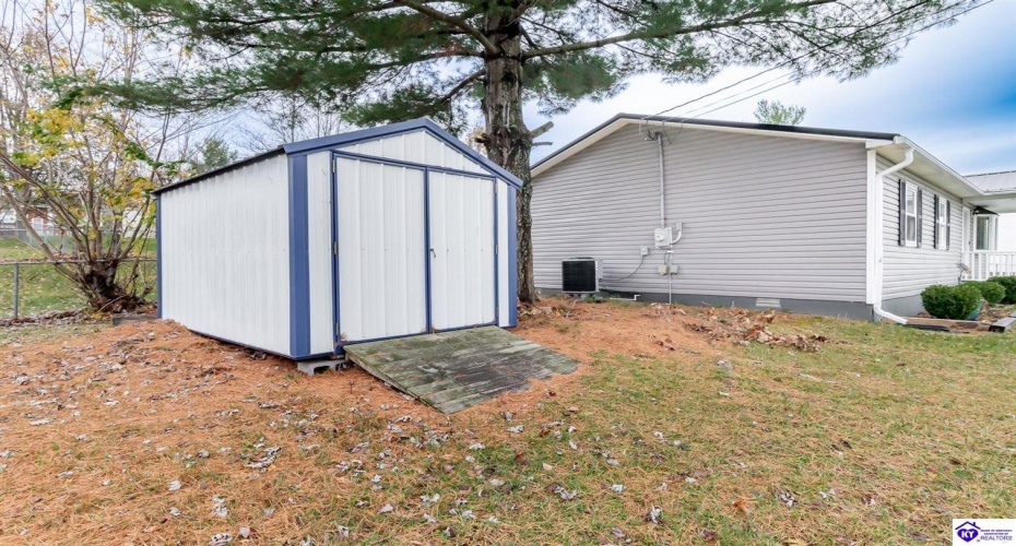 Morninglory Ct, Radcliff, Kentucky 40160, ,2 BathroomsBathrooms,For Sale,Morninglory Ct,HK24004438