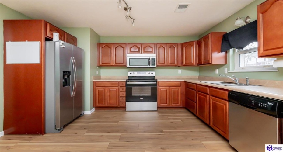 Morninglory Ct, Radcliff, Kentucky 40160, ,2 BathroomsBathrooms,For Sale,Morninglory Ct,HK24004438