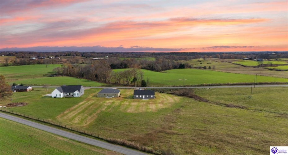 Smiths Grove Scottsville Road, Oakland, Kentucky 42159, ,2 BathroomsBathrooms,For Sale,Smiths Grove Scottsville Road,HK24004441