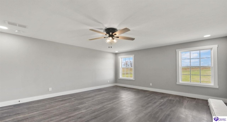 Smiths Grove Scottsville Road, Oakland, Kentucky 42159, ,2 BathroomsBathrooms,For Sale,Smiths Grove Scottsville Road,HK24004441