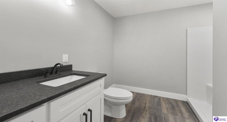 Smiths Grove Scottsville Road, Oakland, Kentucky 42159, ,2 BathroomsBathrooms,For Sale,Smiths Grove Scottsville Road,HK24004441