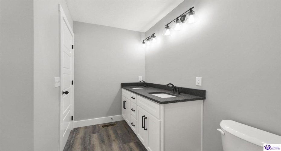 Smiths Grove Scottsville Road, Oakland, Kentucky 42159, ,2 BathroomsBathrooms,For Sale,Smiths Grove Scottsville Road,HK24004441