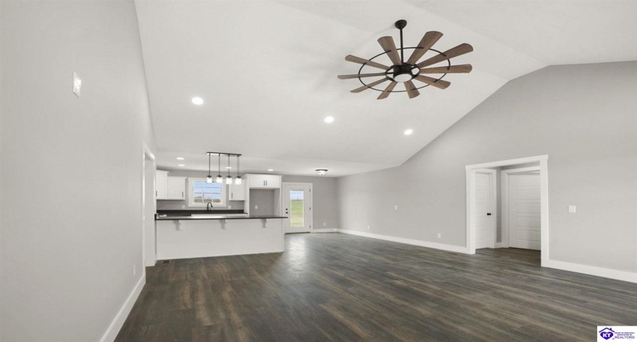 Smiths Grove Scottsville Road, Oakland, Kentucky 42159, ,2 BathroomsBathrooms,For Sale,Smiths Grove Scottsville Road,HK24004441