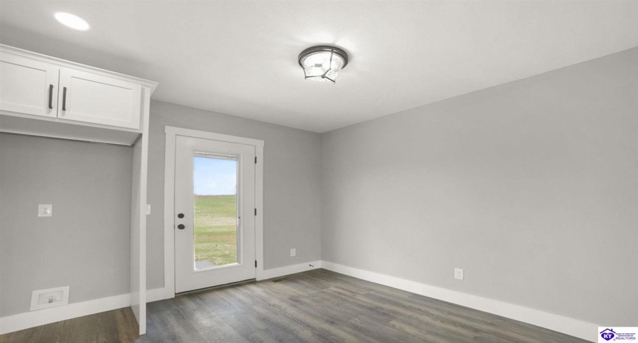 Smiths Grove Scottsville Road, Oakland, Kentucky 42159, ,2 BathroomsBathrooms,For Sale,Smiths Grove Scottsville Road,HK24004441