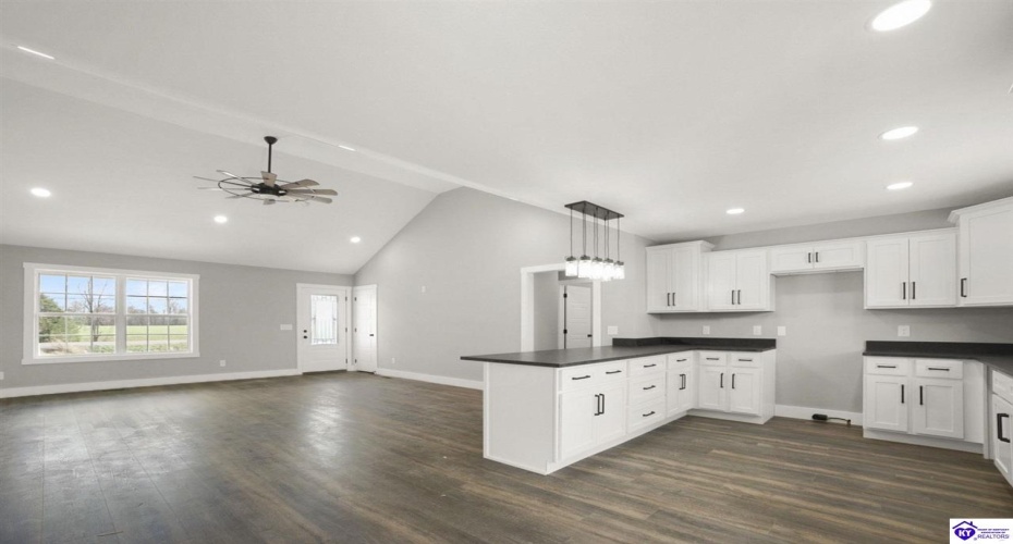 Smiths Grove Scottsville Road, Oakland, Kentucky 42159, ,2 BathroomsBathrooms,For Sale,Smiths Grove Scottsville Road,HK24004441