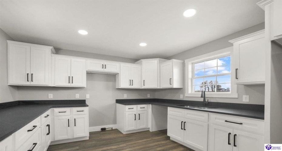 Smiths Grove Scottsville Road, Oakland, Kentucky 42159, ,2 BathroomsBathrooms,For Sale,Smiths Grove Scottsville Road,HK24004441