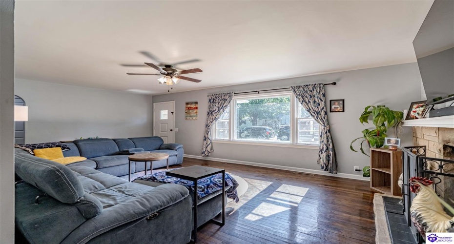 Sunrise Lane, Elizabethtown, Kentucky 42701, ,2 BathroomsBathrooms,For Sale,Sunrise Lane,HK24004340