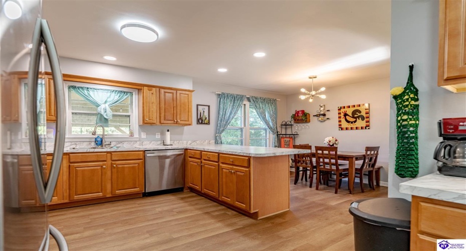 Sunrise Lane, Elizabethtown, Kentucky 42701, ,2 BathroomsBathrooms,For Sale,Sunrise Lane,HK24004340