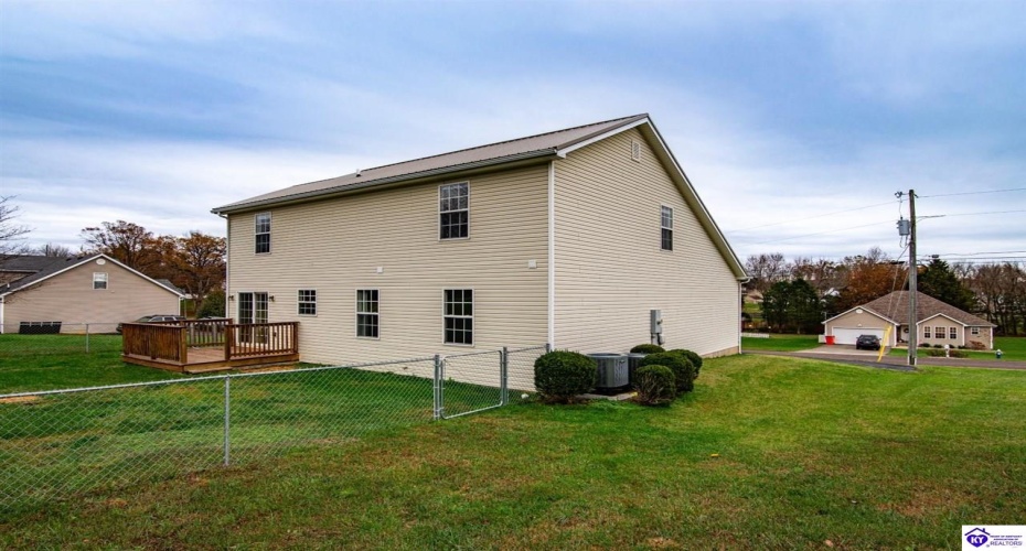 Cold Creek Court, Elizabethtown, Kentucky 42701, ,3 BathroomsBathrooms,For Sale,Cold Creek Court,HK24004452