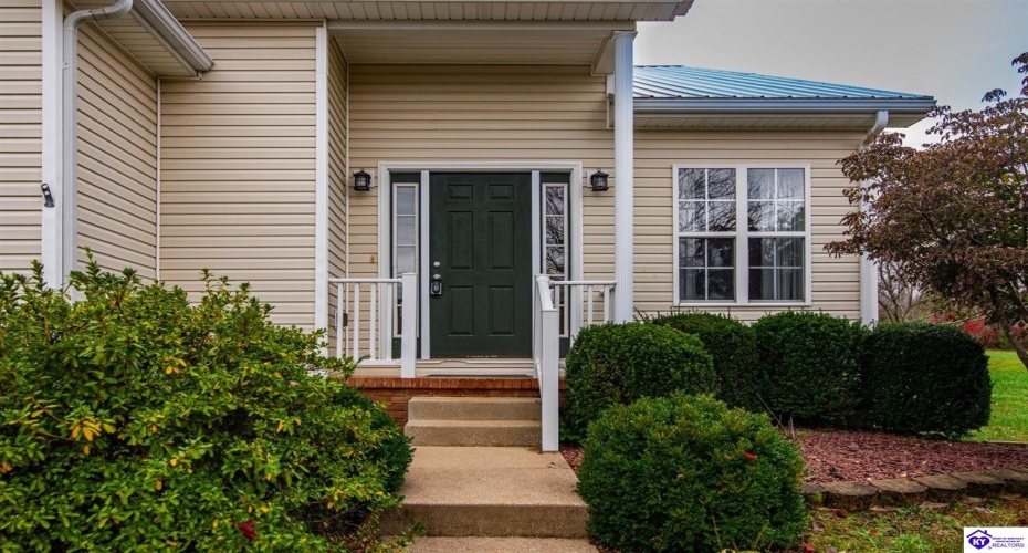 Cold Creek Court, Elizabethtown, Kentucky 42701, ,3 BathroomsBathrooms,For Sale,Cold Creek Court,HK24004452