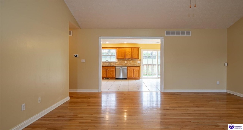 Cold Creek Court, Elizabethtown, Kentucky 42701, ,3 BathroomsBathrooms,For Sale,Cold Creek Court,HK24004452