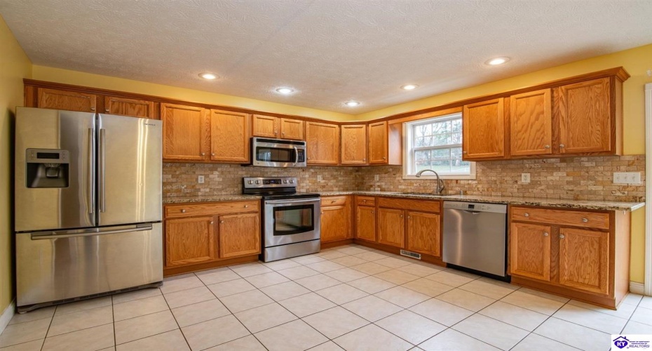 Cold Creek Court, Elizabethtown, Kentucky 42701, ,3 BathroomsBathrooms,For Sale,Cold Creek Court,HK24004452